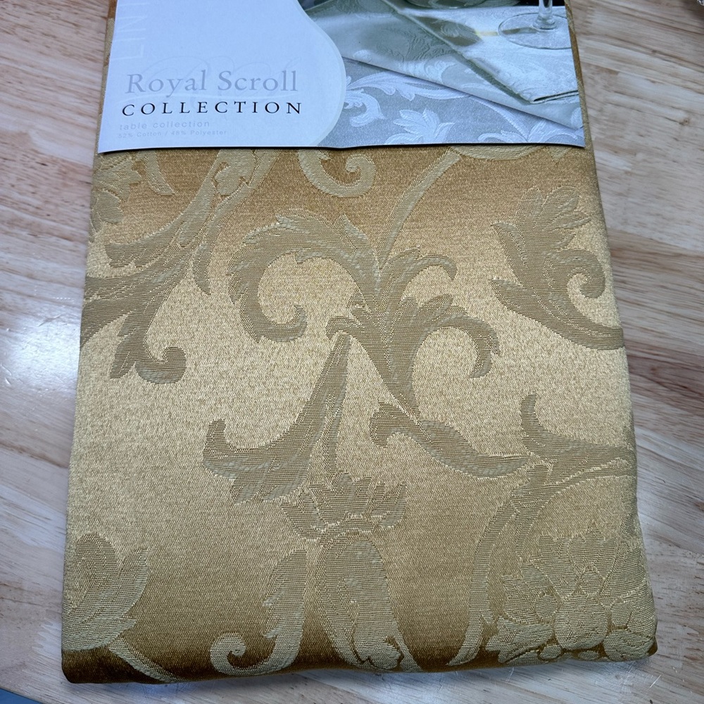 Lintex Gold Royal Scroll 70 x 108“ Table Collection NWT